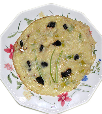 Tortilla francesa con ajo negro