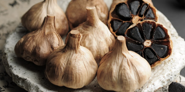 Ajo negro ecológico a granel desde 0.5 kg: calidad gourmet y producción sostenible en Finca Arcadia