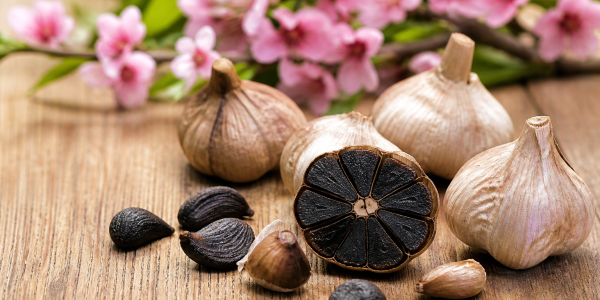 Ajo negro ecológico y alergias primaverales: el aliado natural que puede ayudarte esta temporada
