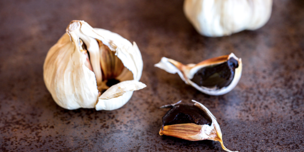 Feliz Año Nuevo con el sabor y los beneficios del ajo negro ecológico de Finca Arcadia