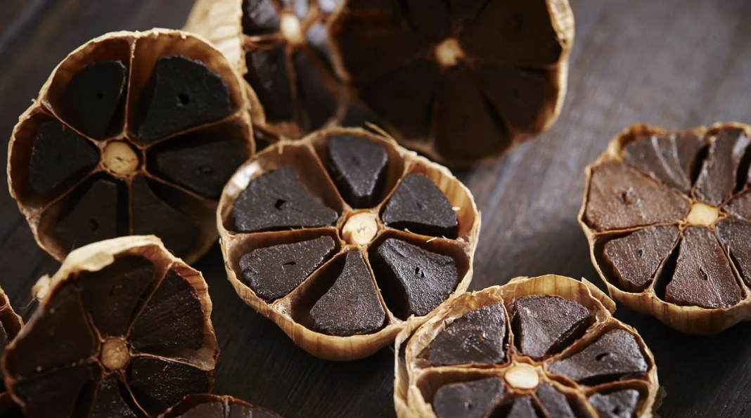 Ajo común vs. Ajo negro ecológico: dos productos, dos mundos